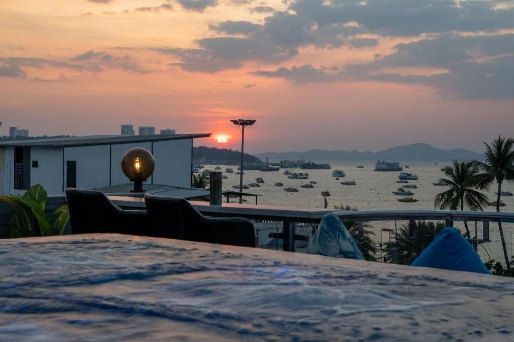 The Globe Hotel, Bar & Restaurant Hotel Pattaya