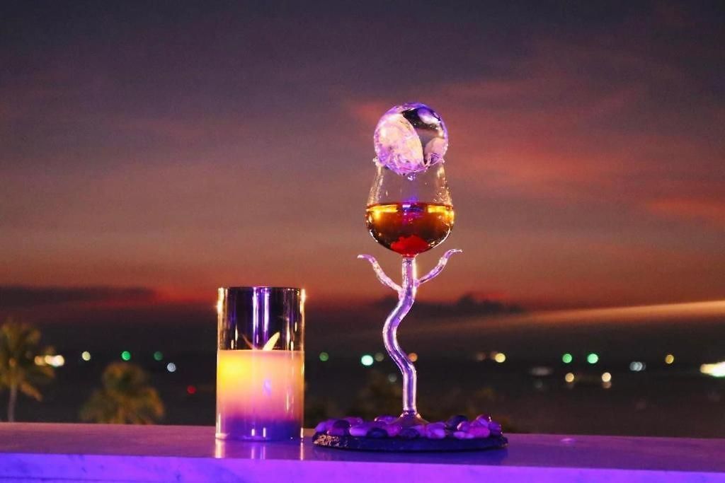The Globe Hotel, Bar & Restaurant Hotel