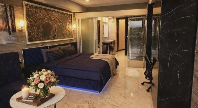 The Globe Hotel, Bar & Restaurant Pattaya