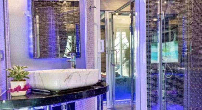The Globe Hotel, Bar & Restaurant 3* Pattaya