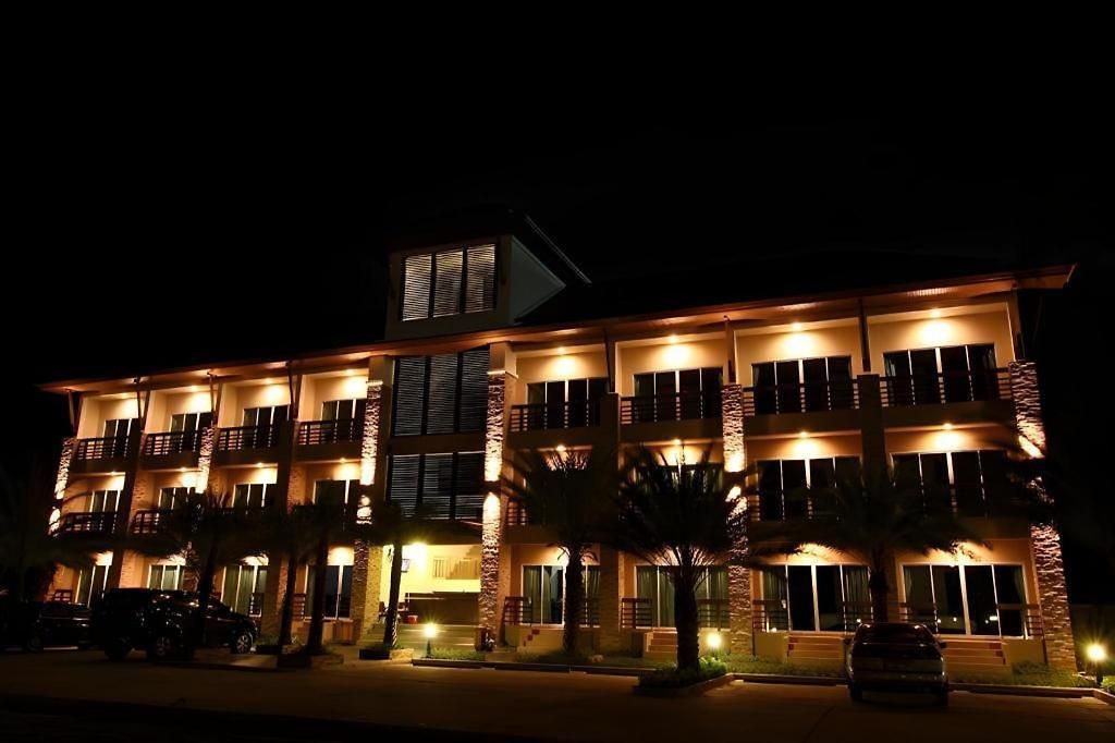 Sritrakul Place 3*