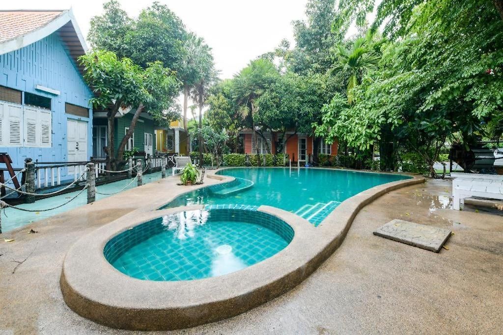 Hotel Oyo 324 Deedan 2*