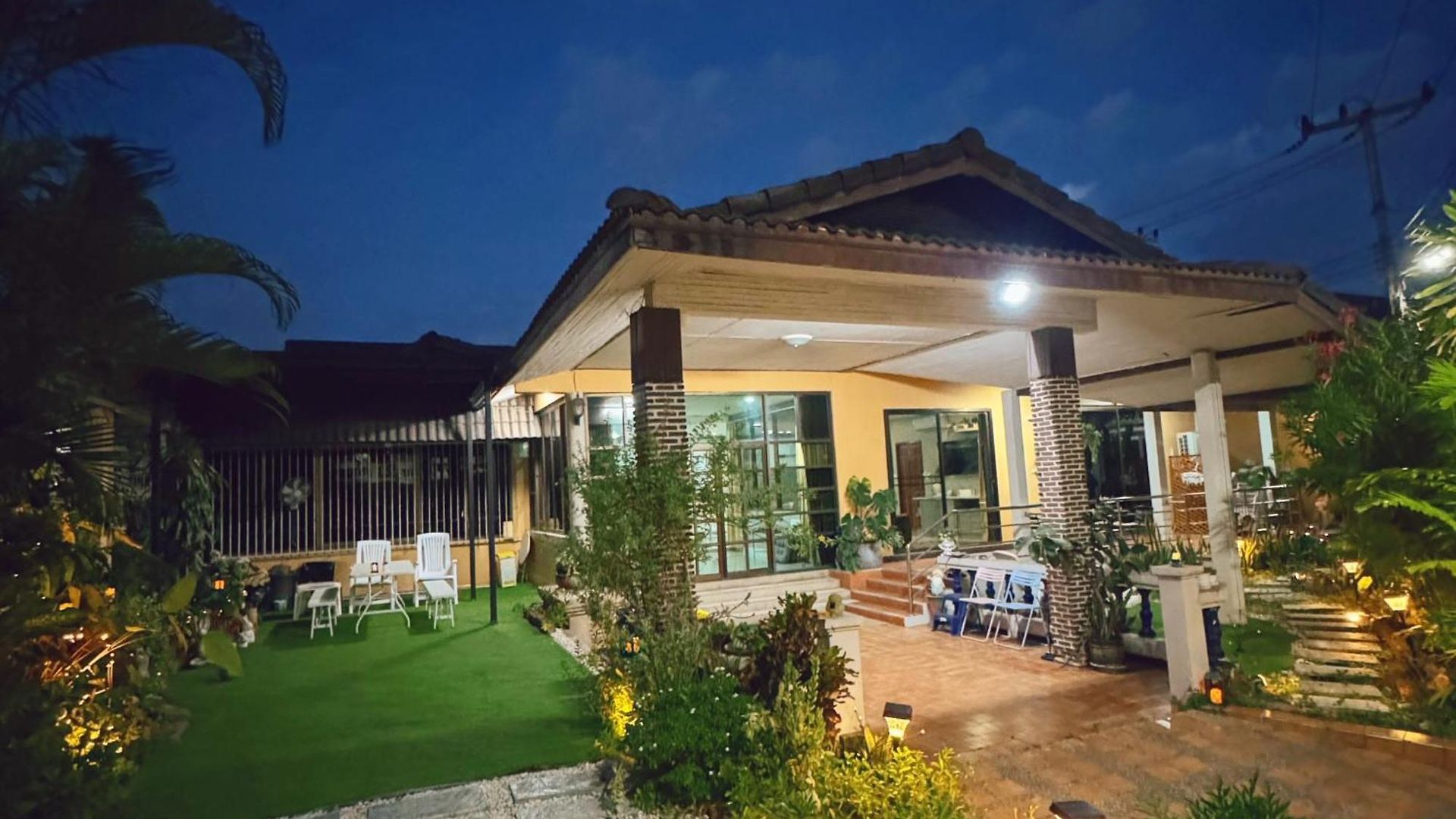 Sun And Moon House *