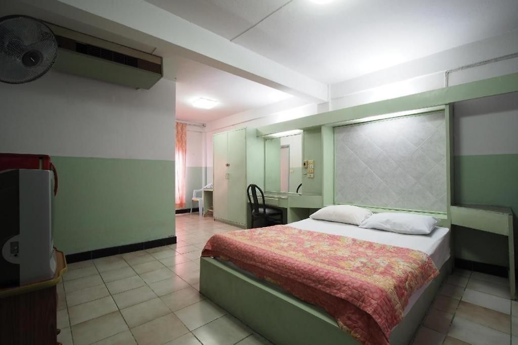 Oyo 1003 Naklua House Hotel Pattaya