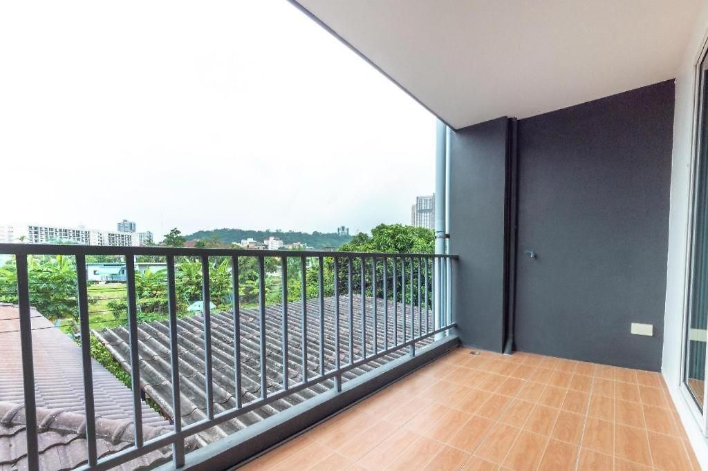 V Place โรงแรม 3*