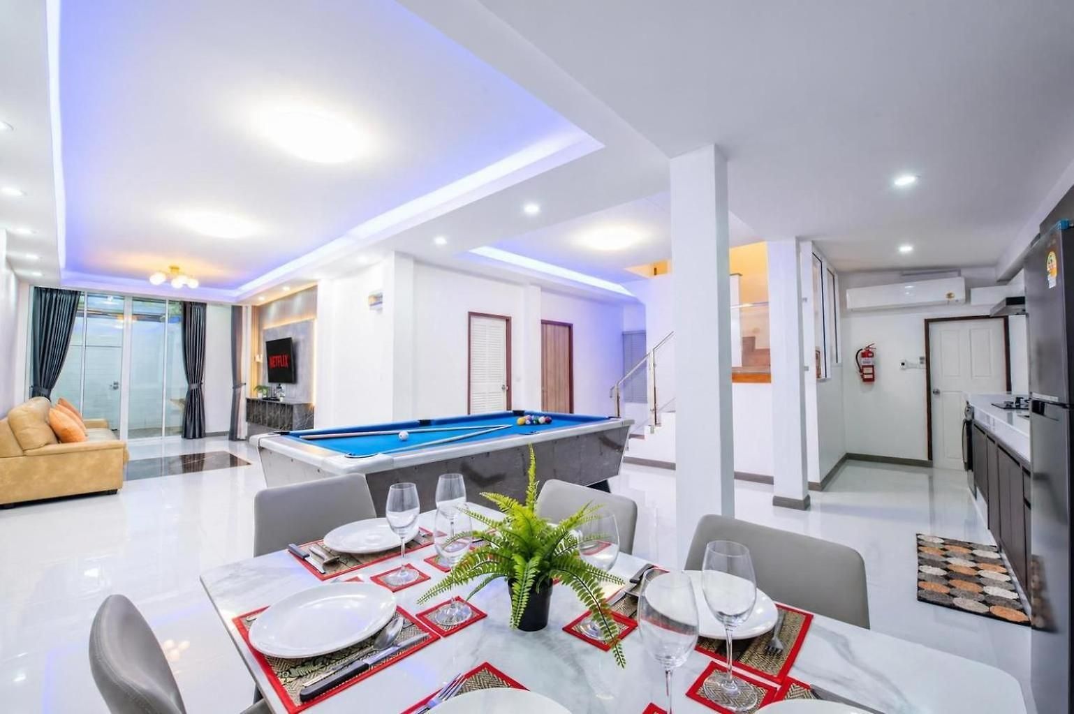 3 Bedroom Pool Royal Park Village Villa *
