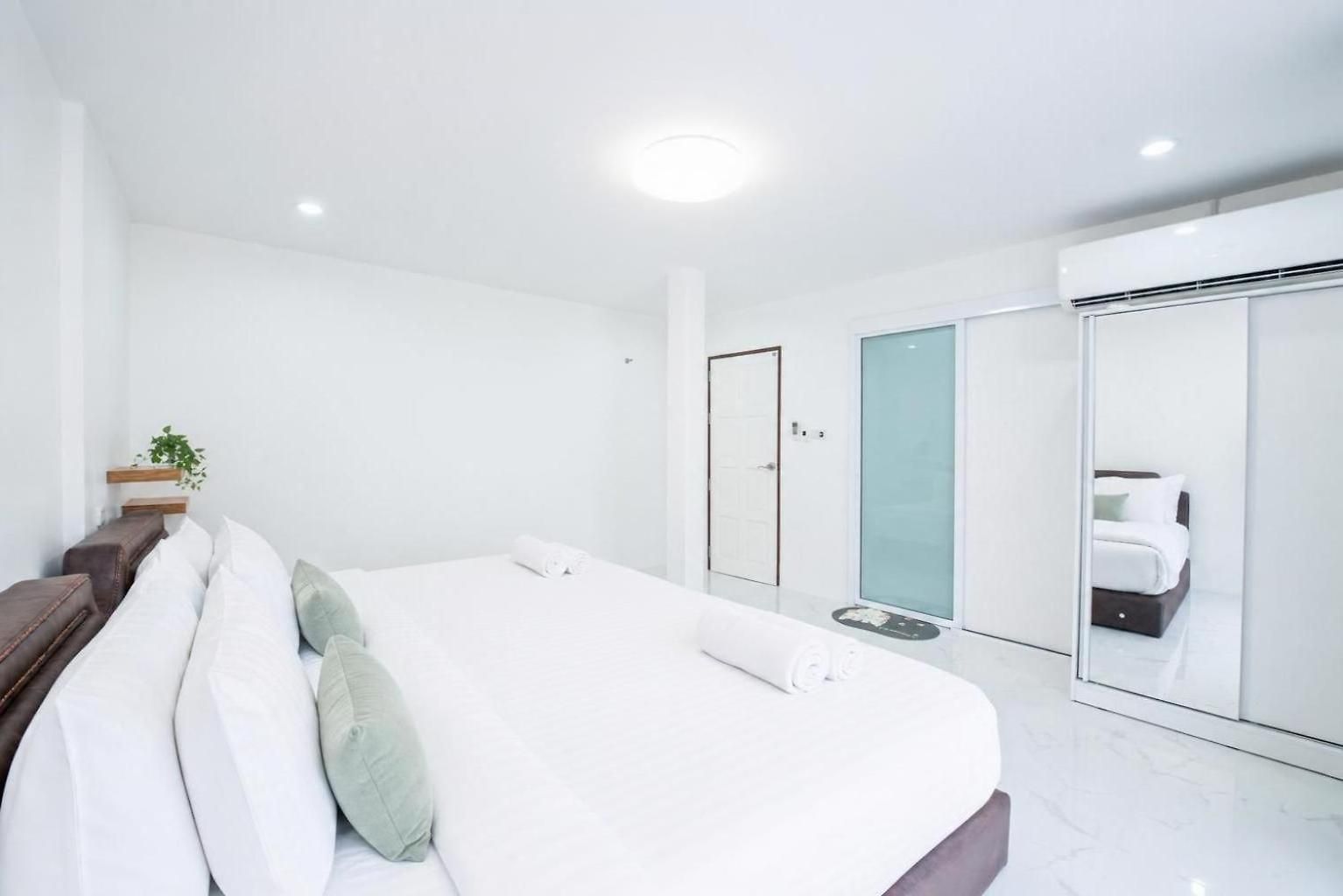 3 Bedroom Pool Royal Park Village * Pattaya