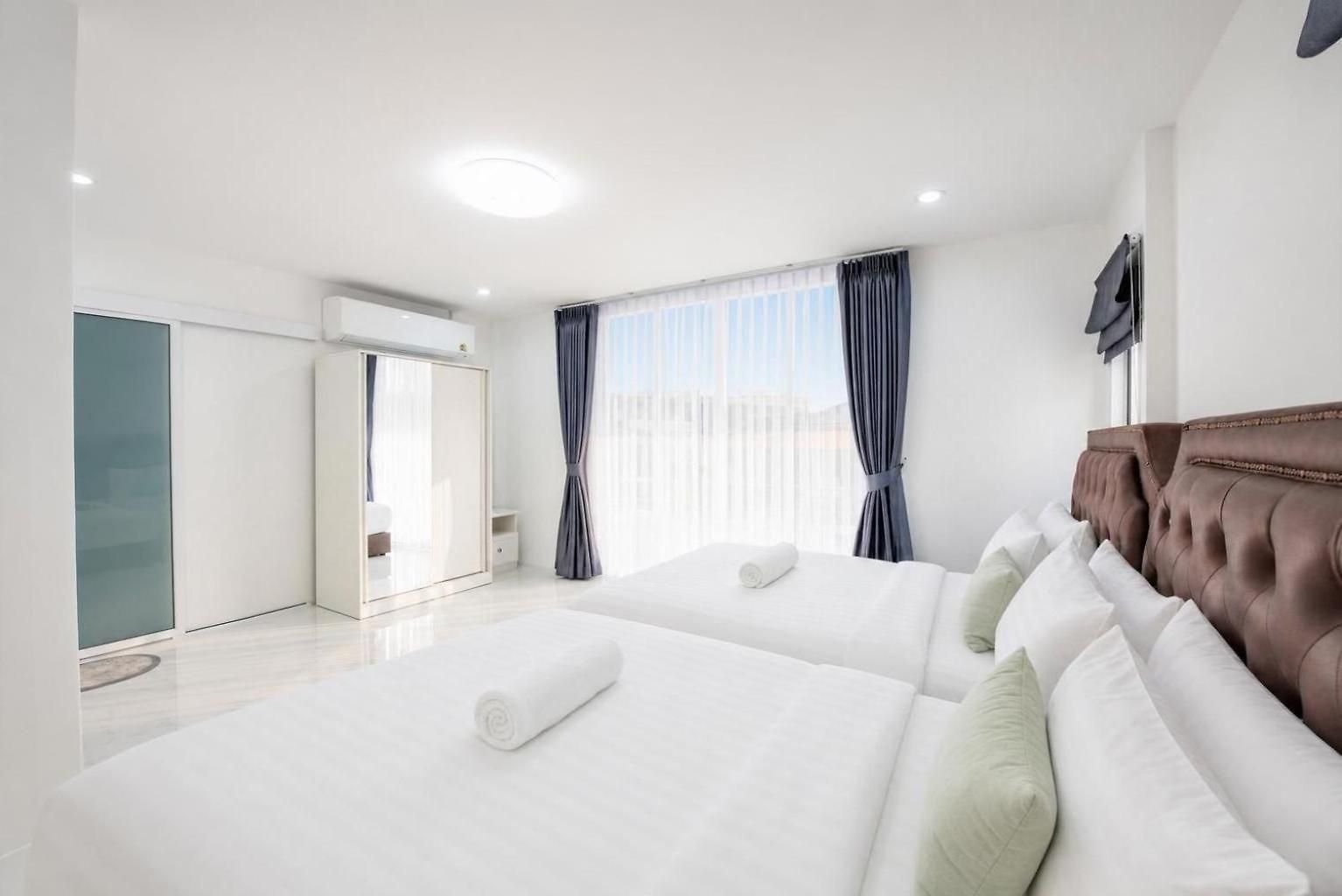 3 Bedroom Pool Royal Park Village Villa Pattaya
