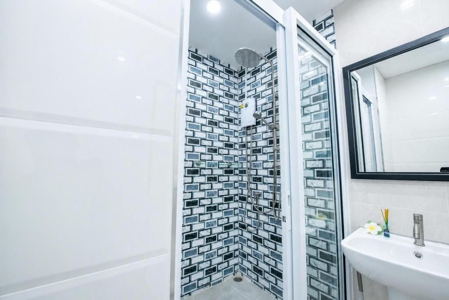 3 Bedroom Pool Royal Park Village Villa Pattaya