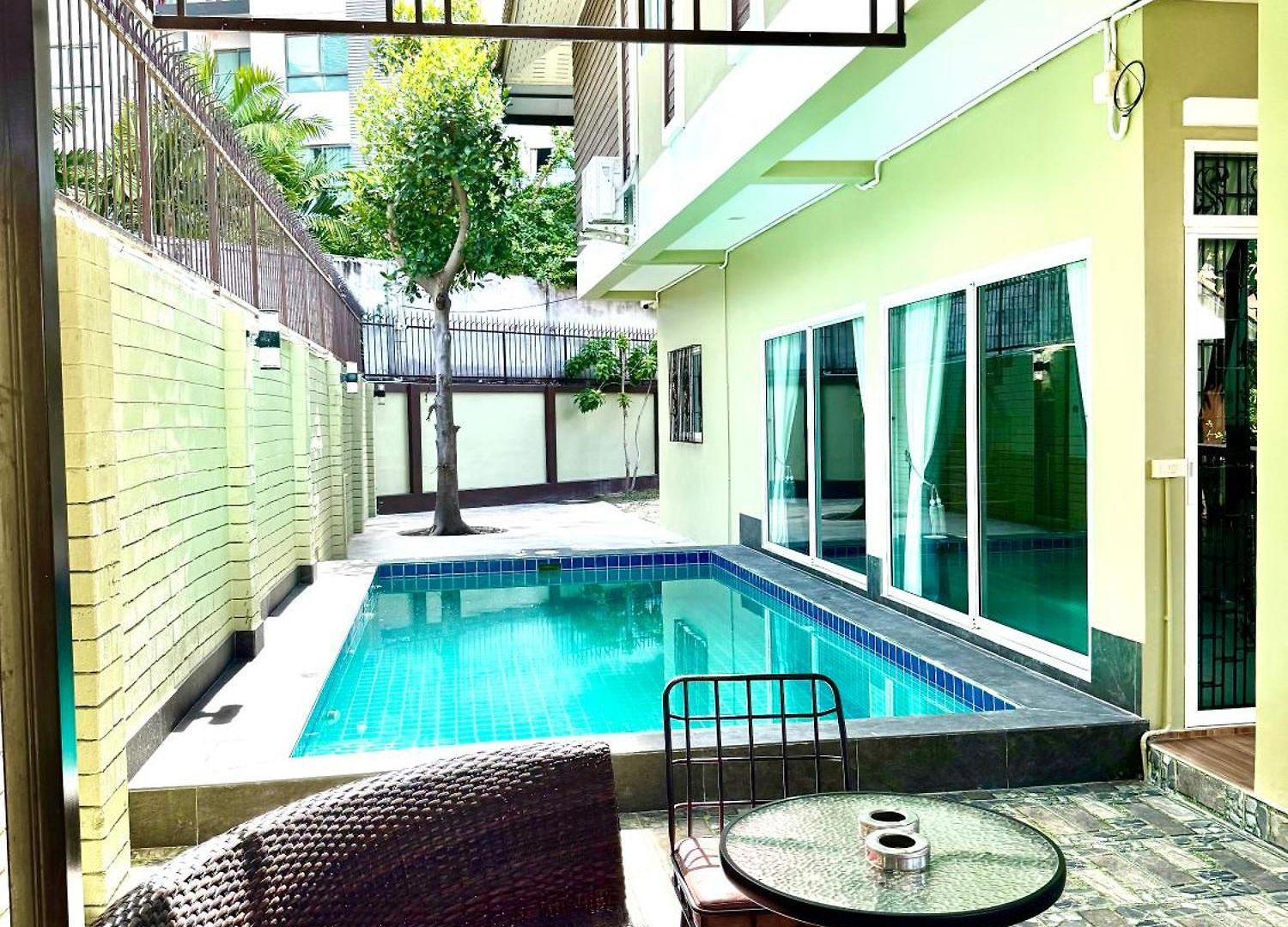 Warisa Happy Pool Near Pattaya