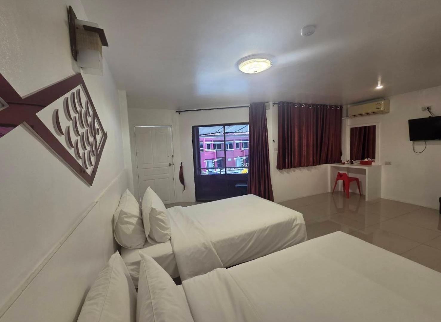 Hotel Arawana Express North 3*