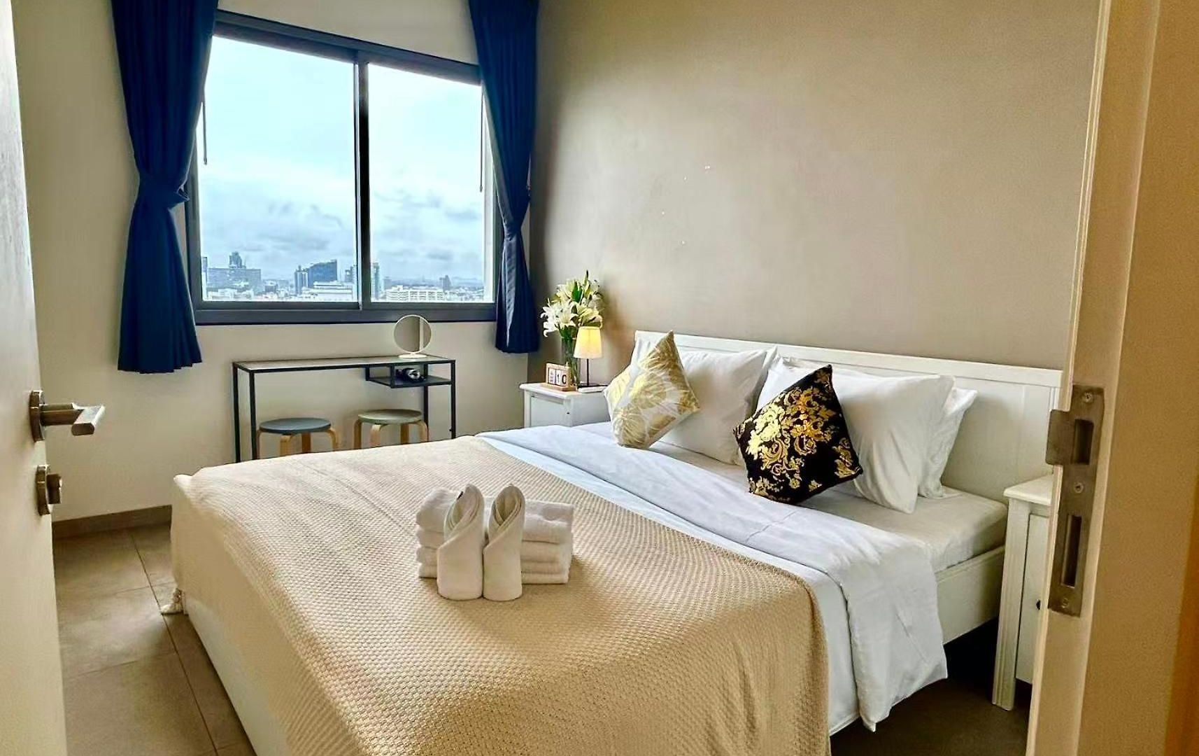 Unixx Sea View *