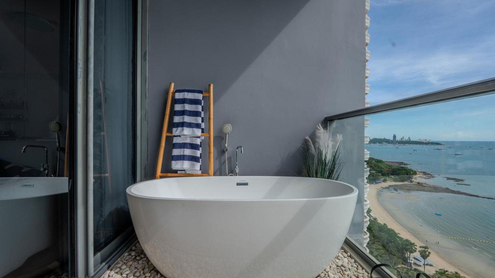 Zire Wongamat By Silqstay V Apartment Pattaya