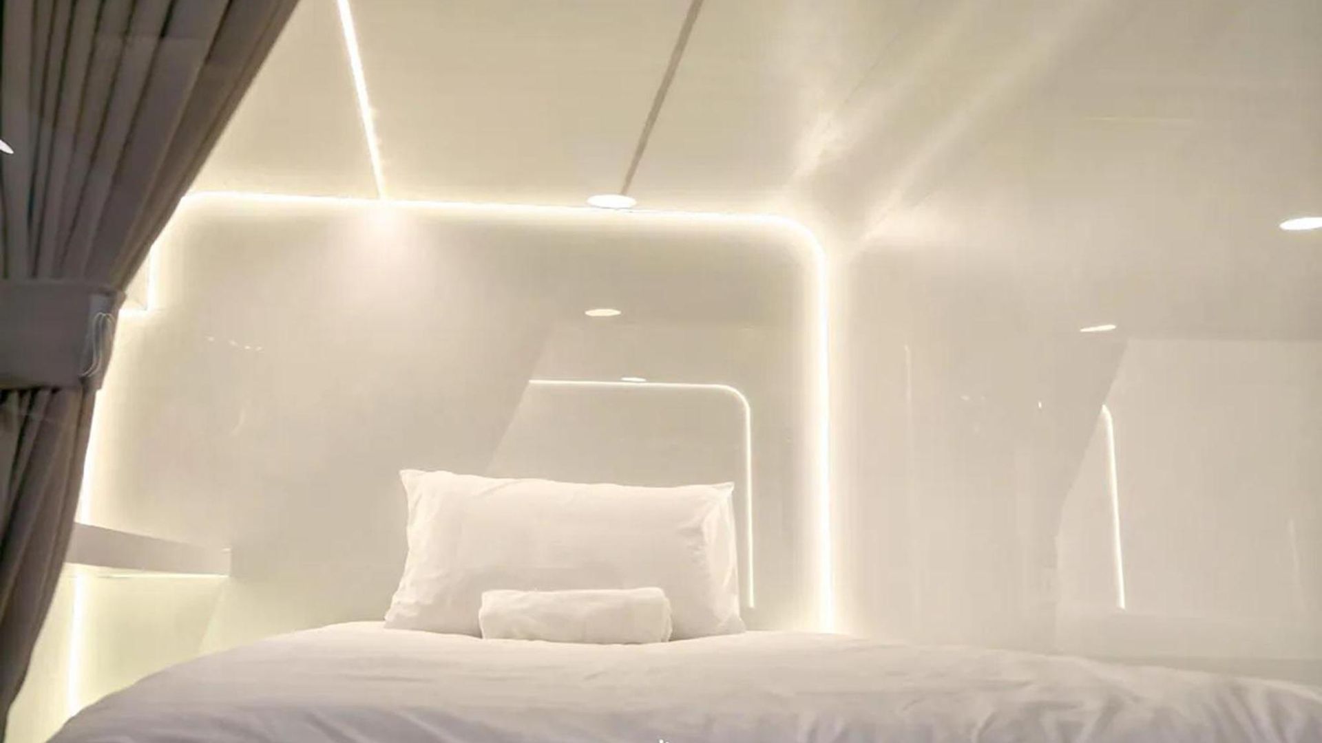 The Rich Cafe & Capsule hotel Pattaya