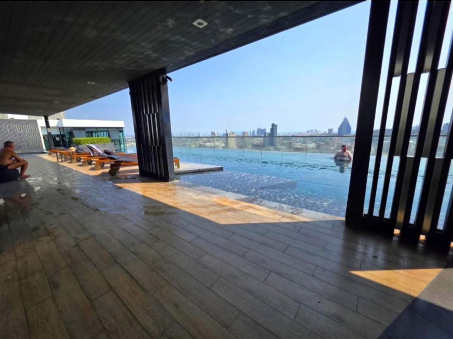 The Base Seaview *