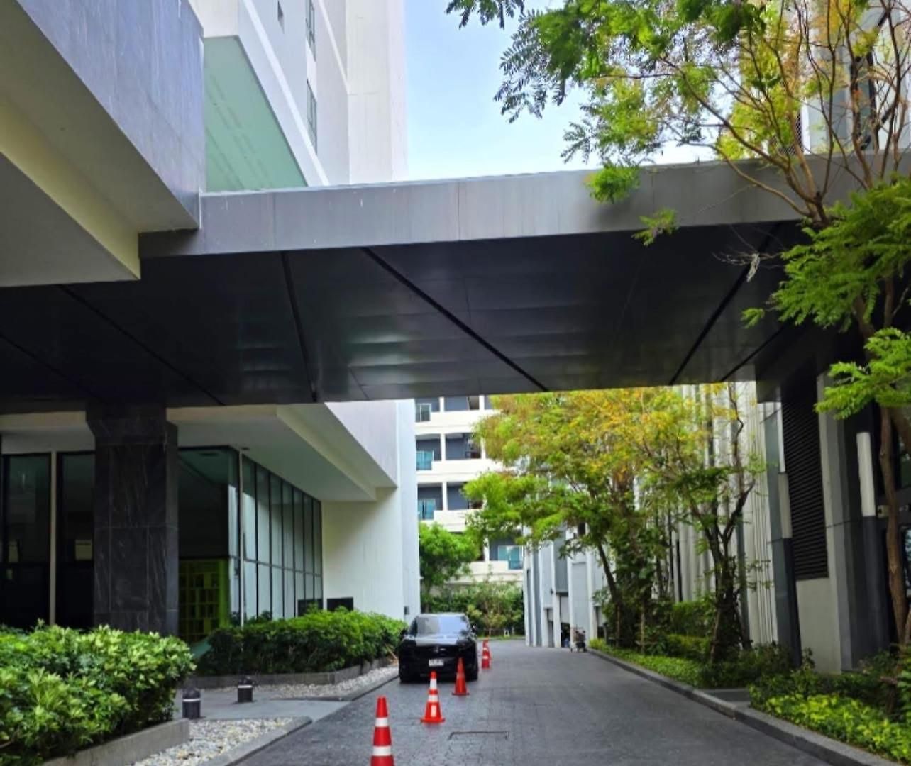 The Base Seaview *