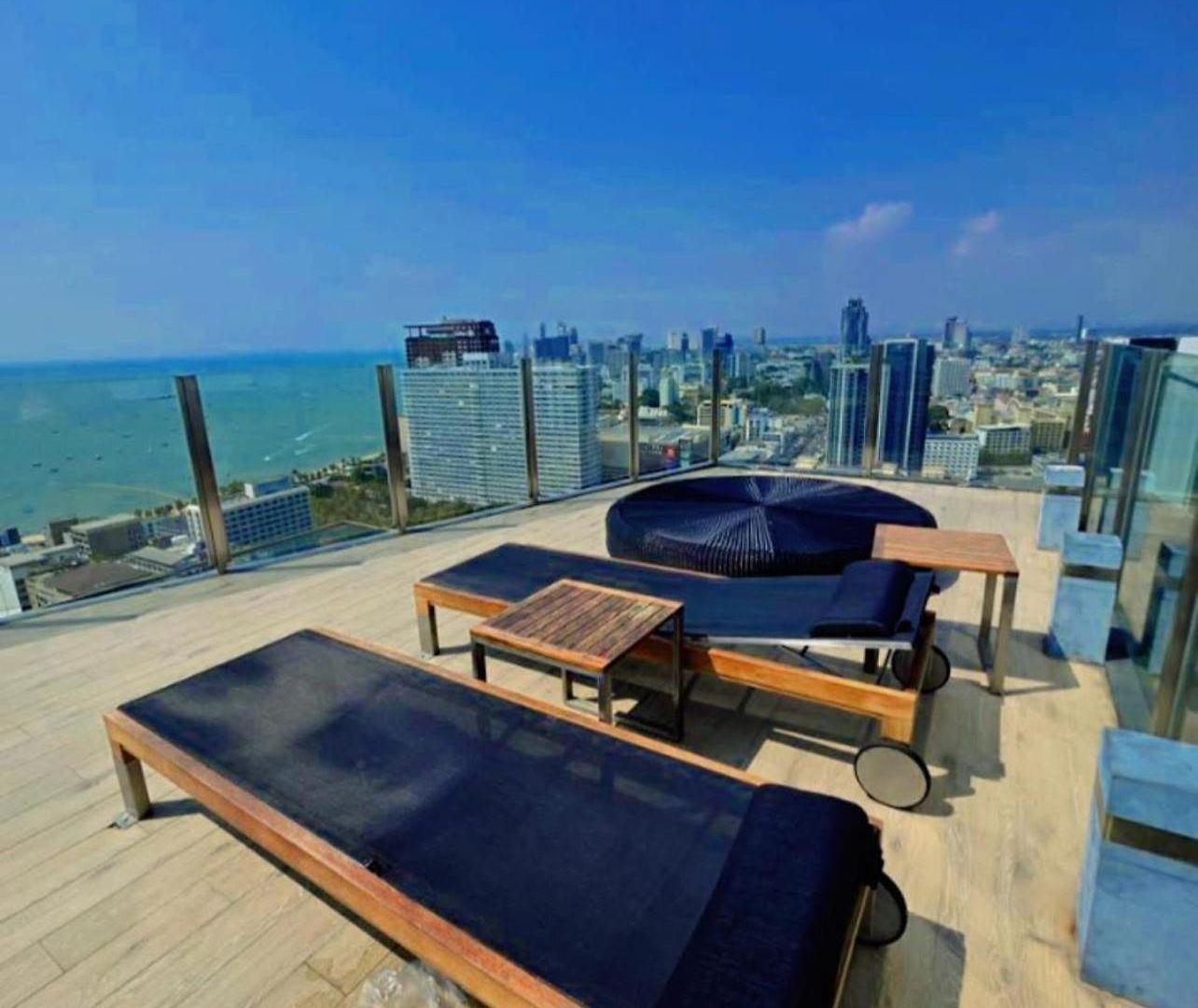 Apartment The Base Seaview Pattaya