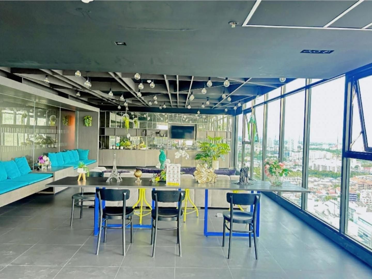 The Base Seaview *