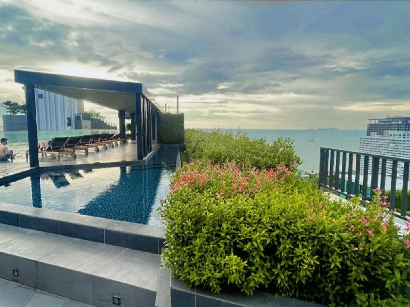 The Base Seaview Apartment Pattaya
