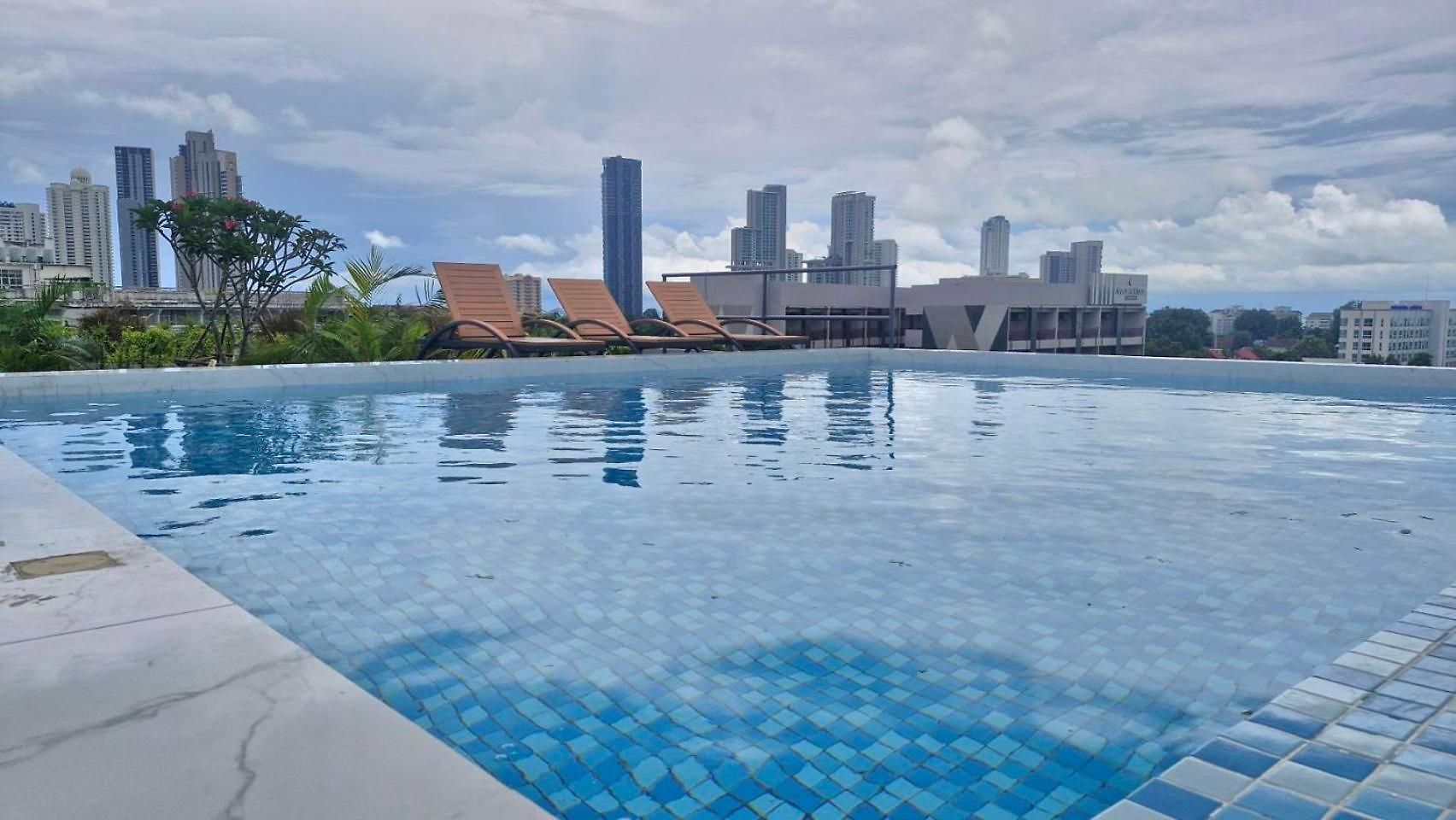 Dday Luxury By D-eco Wellness Centre โรงแรม Pattaya