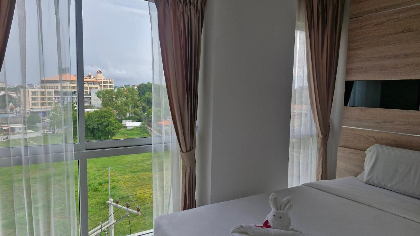 Dday Luxury By D-eco Wellness Centre โรงแรม Pattaya