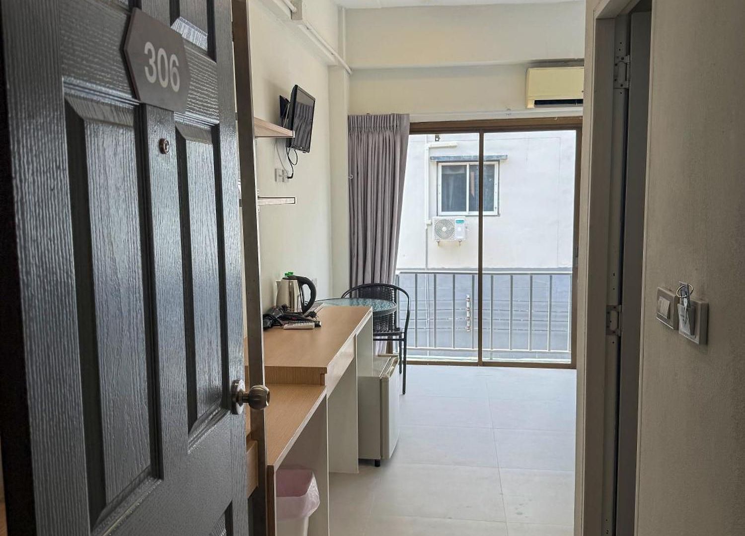 Hotel Pl Patamnak Soi 3 3*