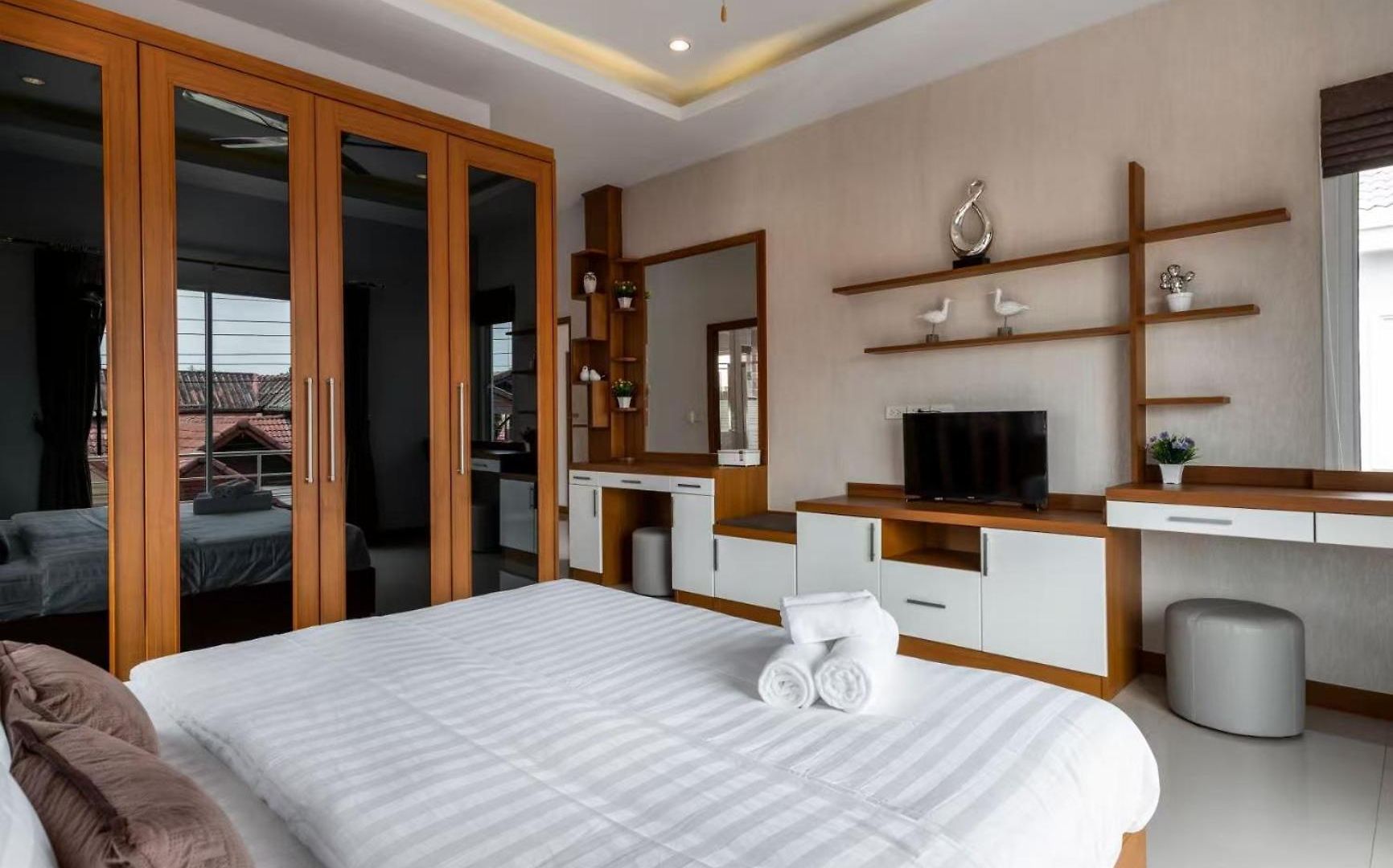 T2-central Pool Near Walking Street Pattaya