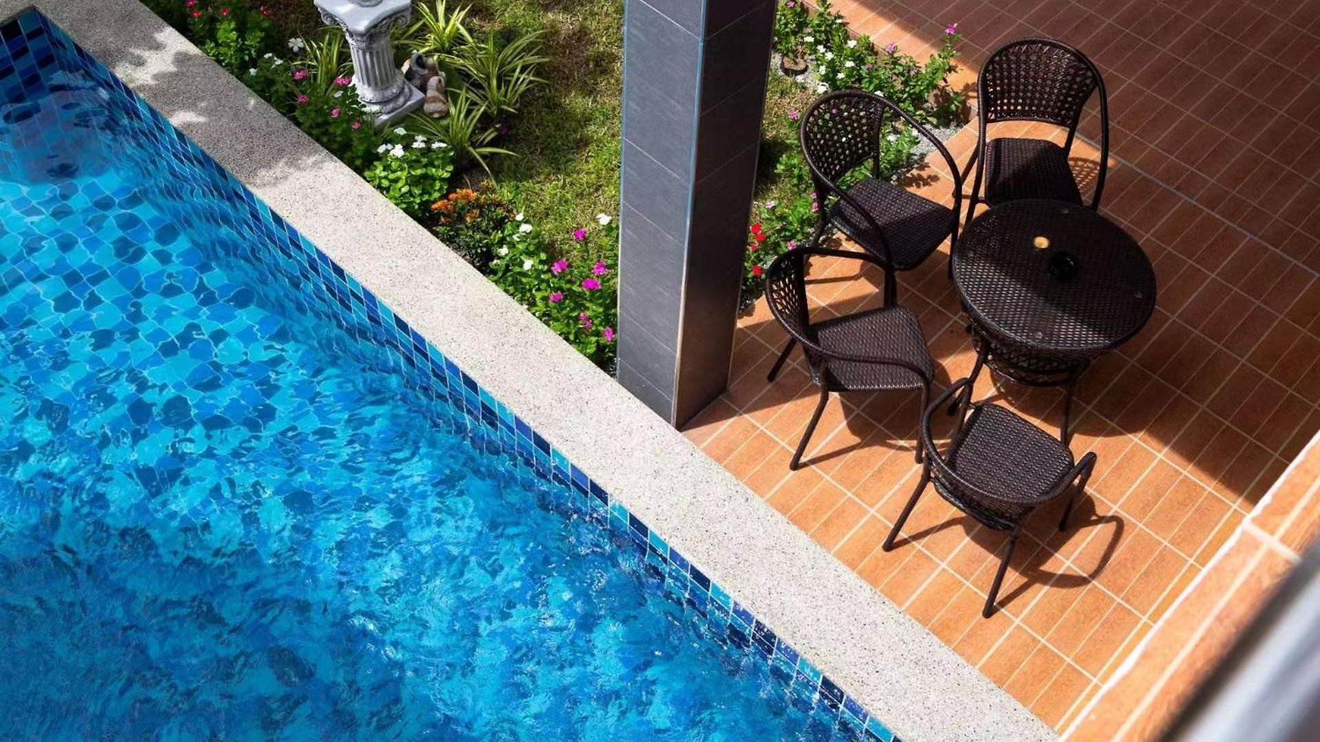 T2-central Pool Near Walking Street