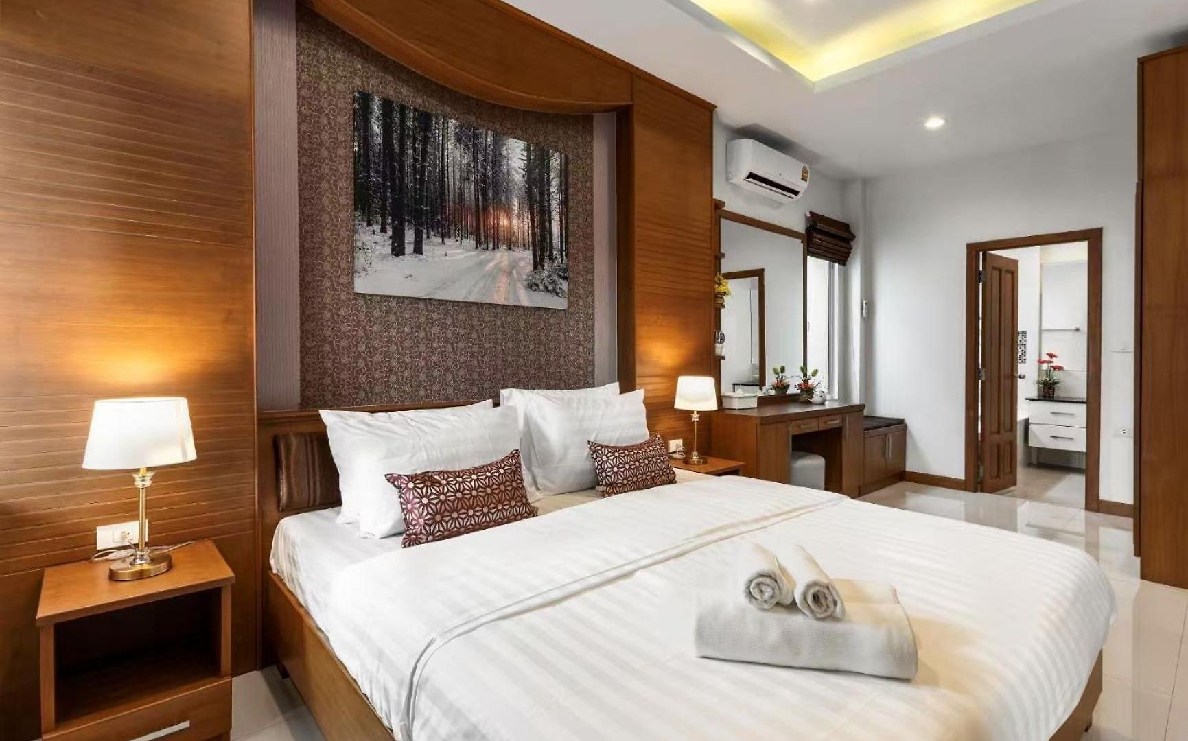 T2-central Pool Near Walking Street Pattaya