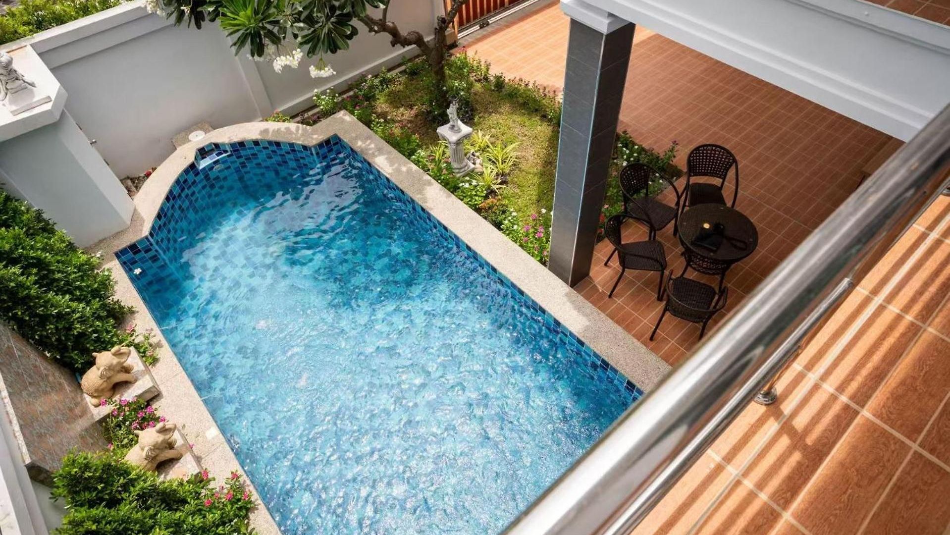T2-central Pool Near Walking Street *