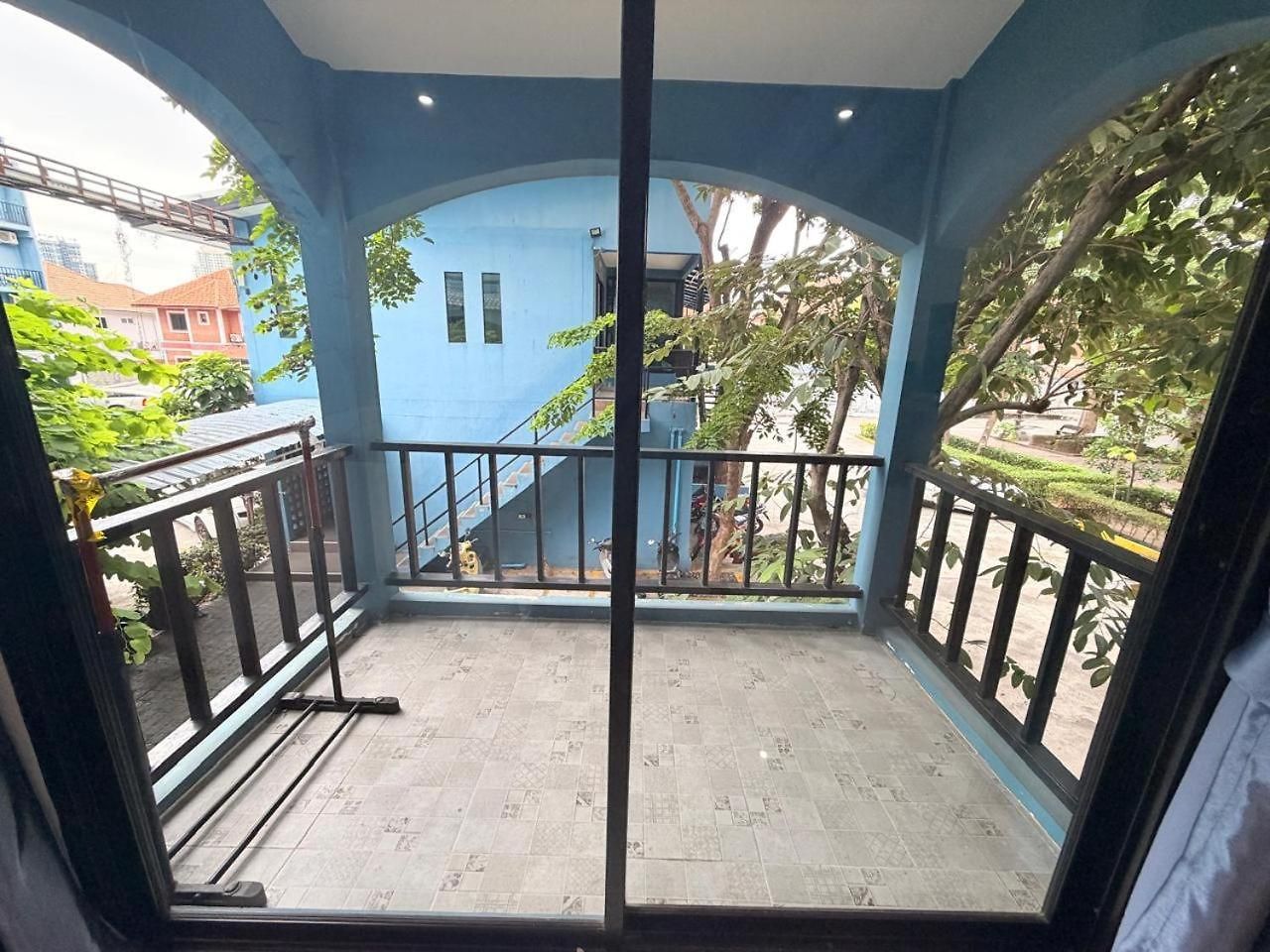 Nine Blue Hotel *