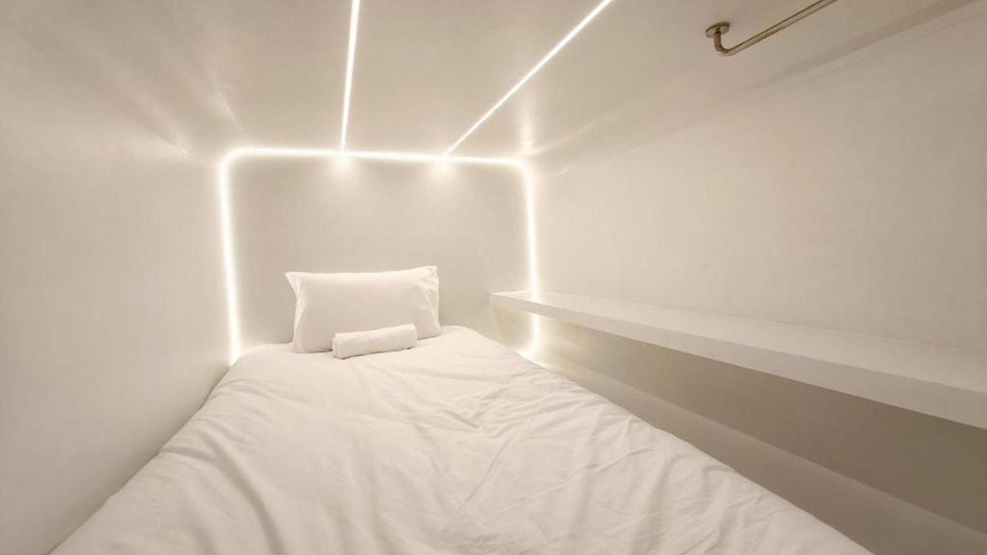 The Rich Cafe & Capsule hotel Pattaya