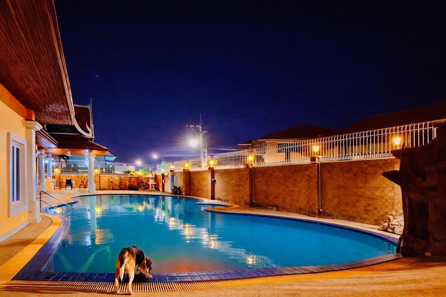 Villa 5br Pool Sleeps 10 *