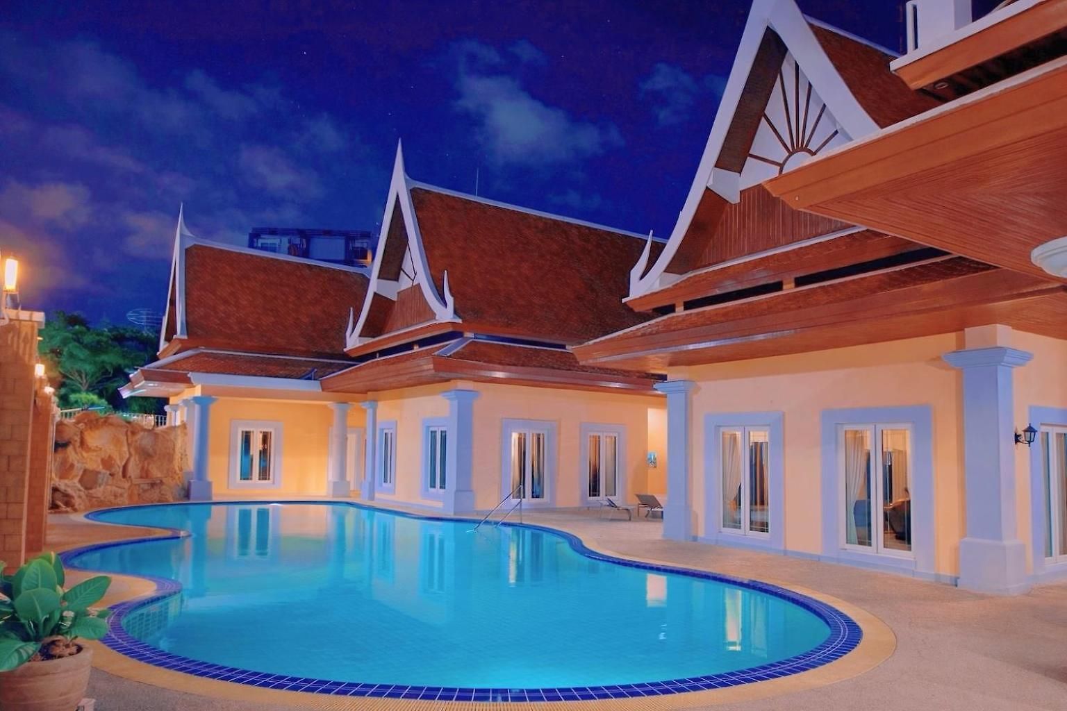 Villa 5br Pool Sleeps 10 *