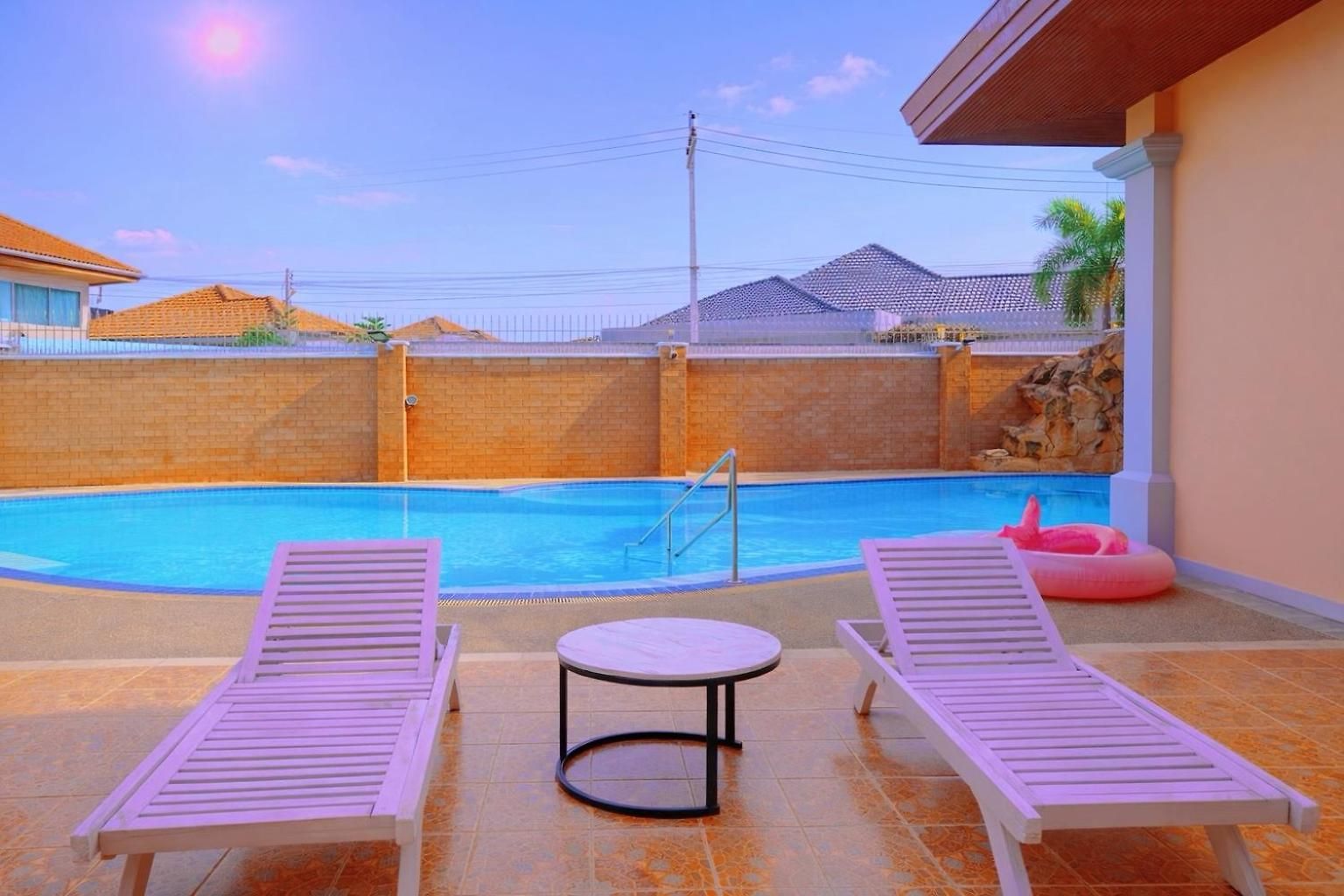 5br Pool Sleeps 10