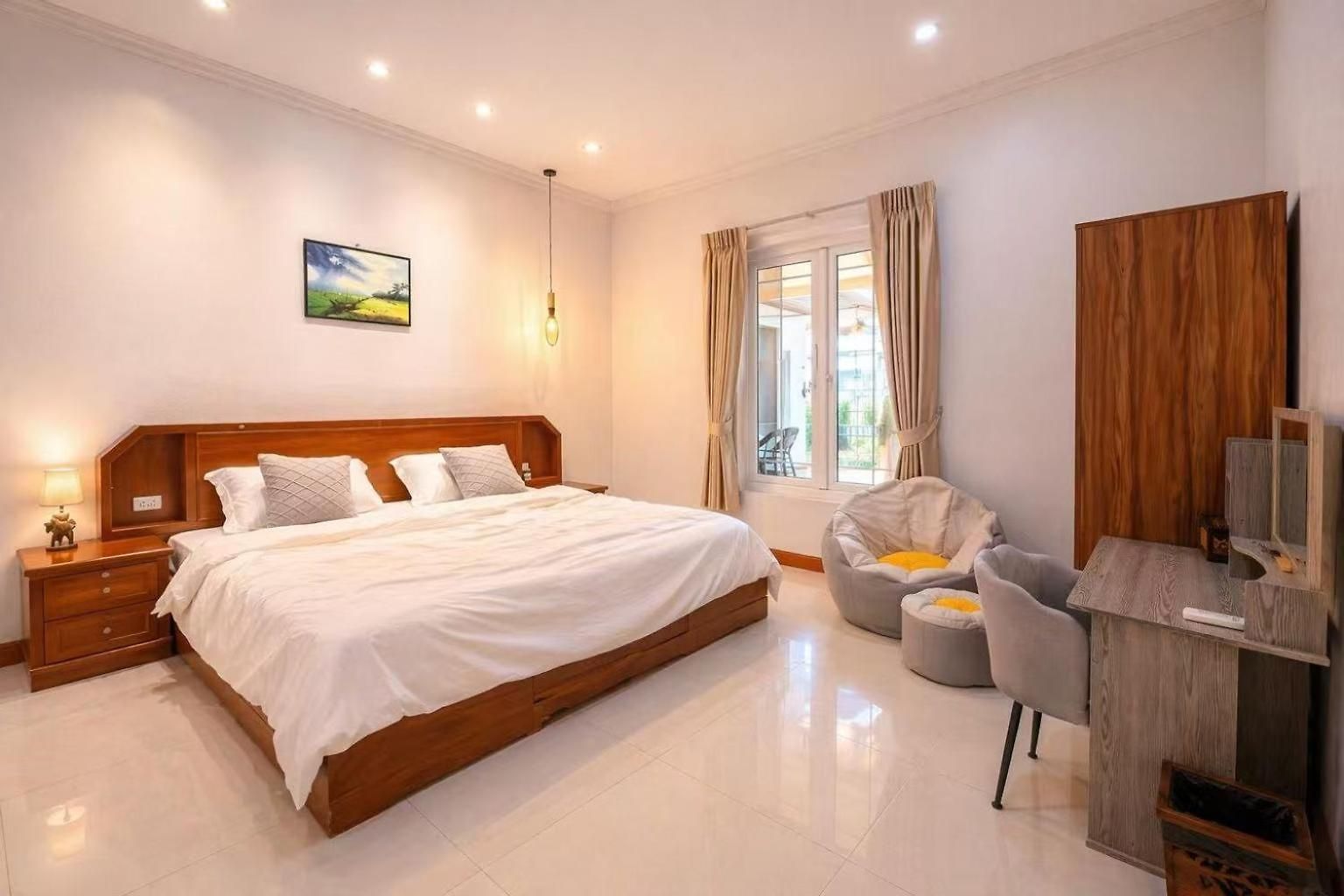 5br Pool Sleeps 10 Villa *