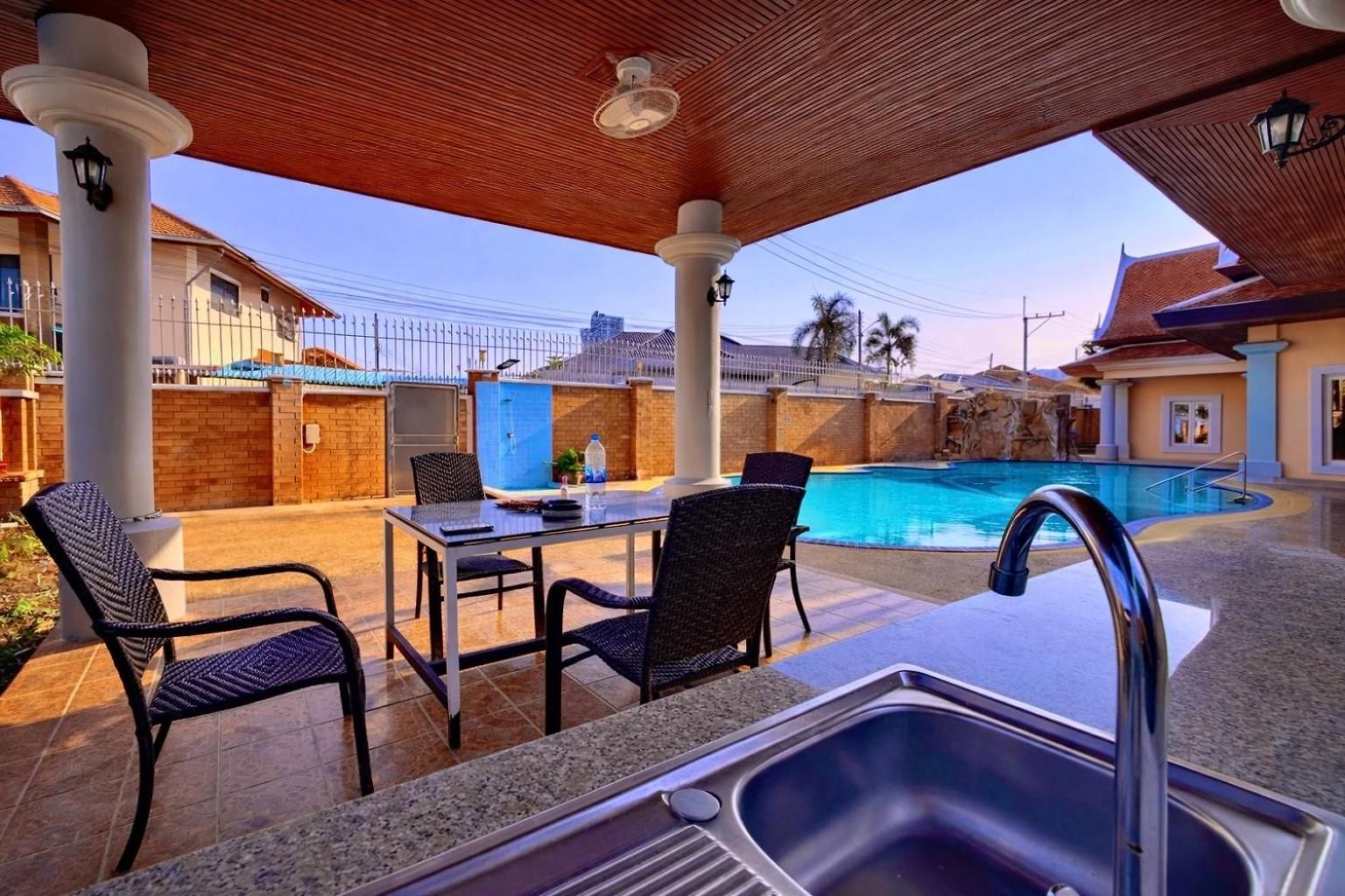 Villa 5br Pool Sleeps 10 Pattaya