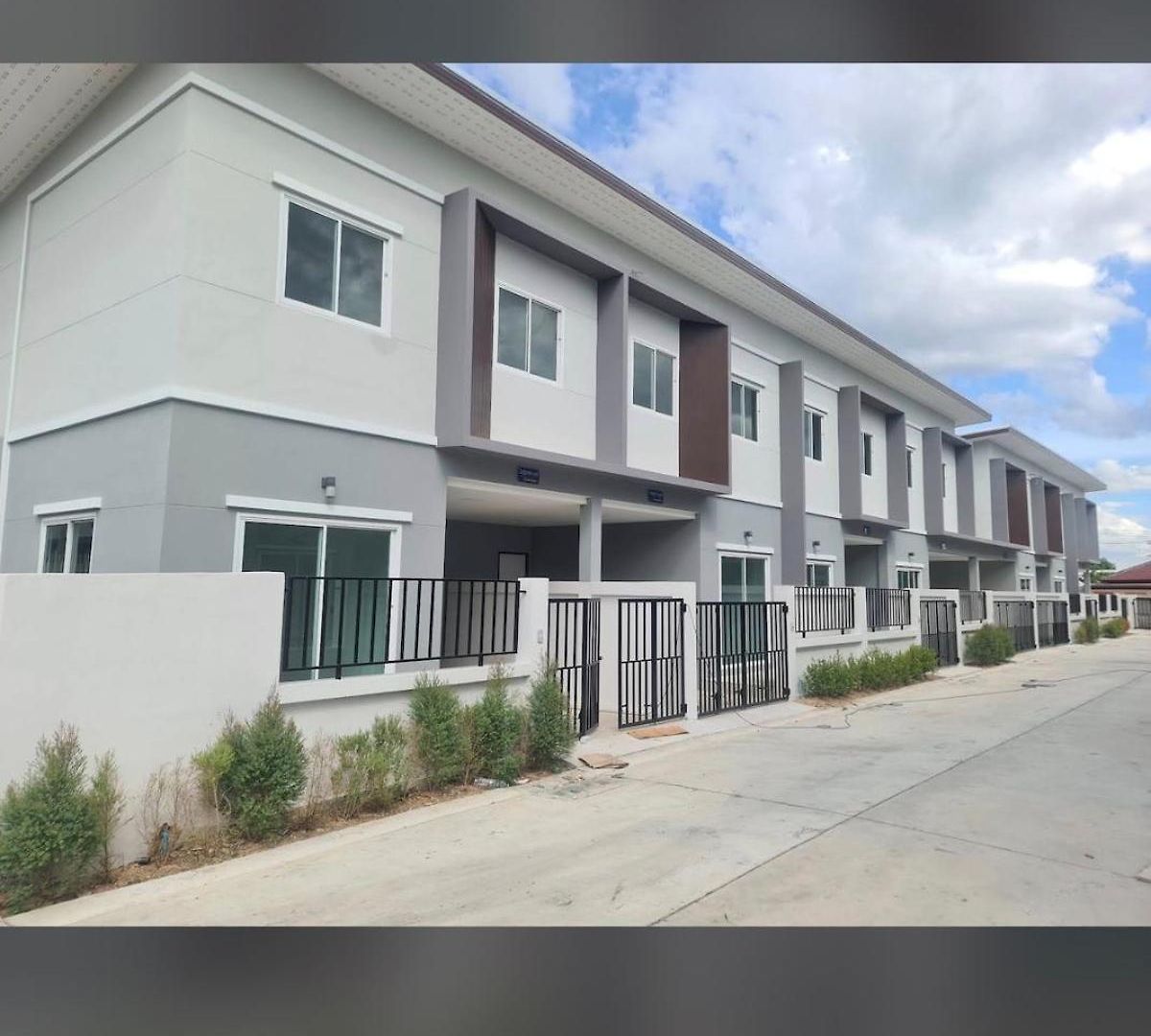 Baan Thanaluk 1 Holiday home