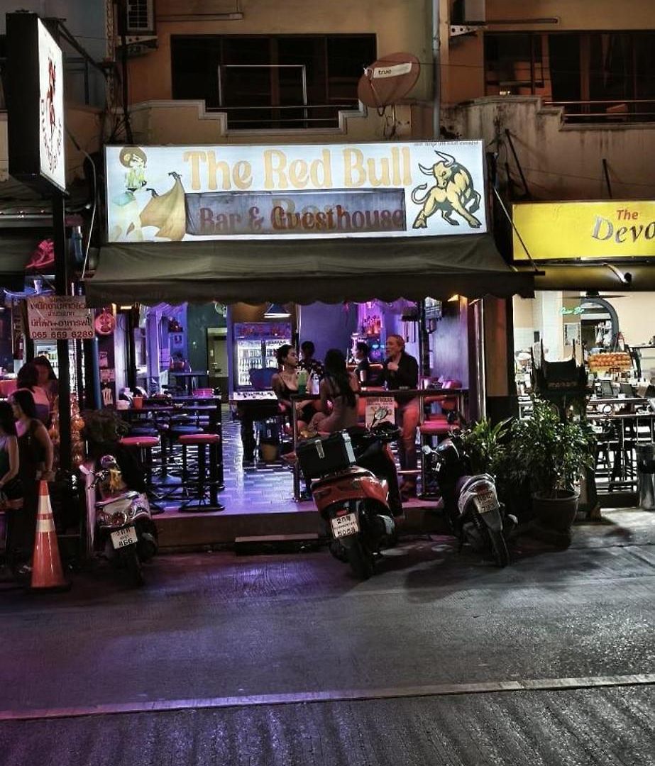 Redbull โรงแรม