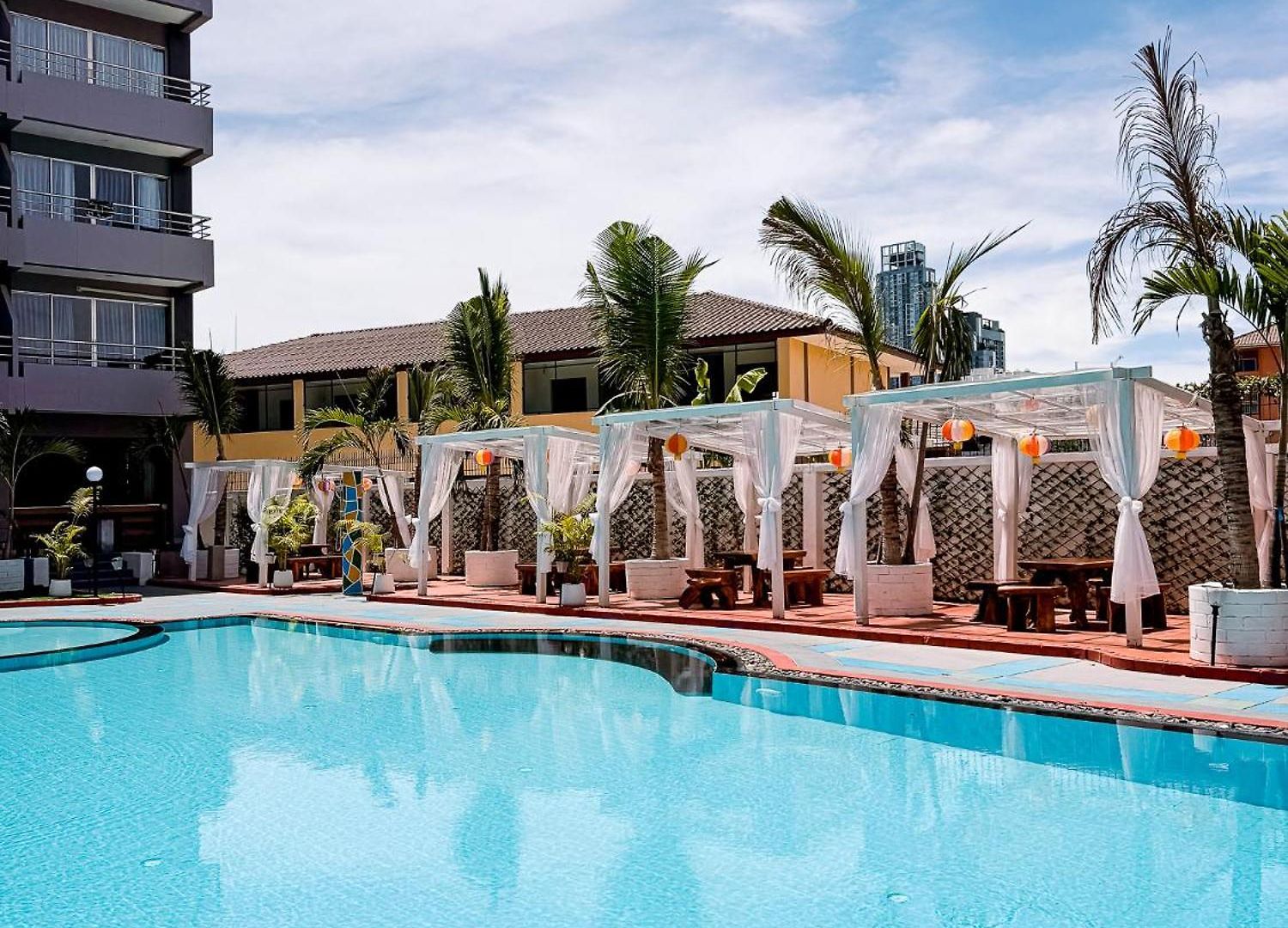 The โรงแรม 4*