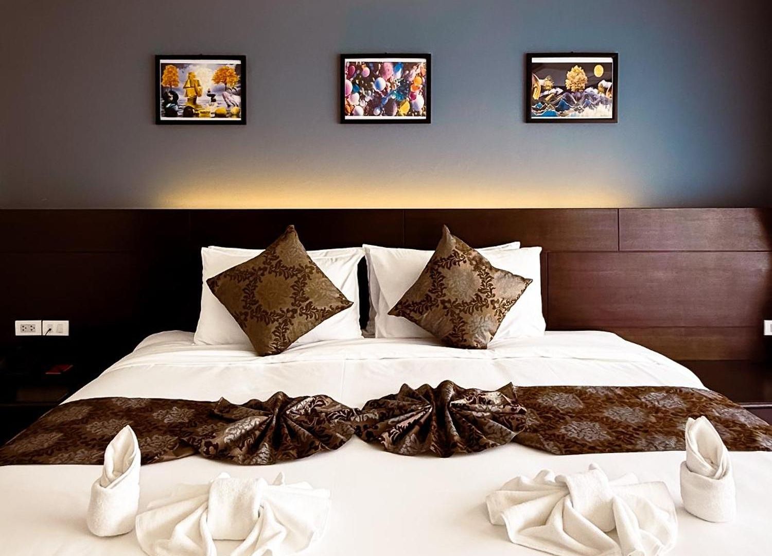 โรงแรม The 4*