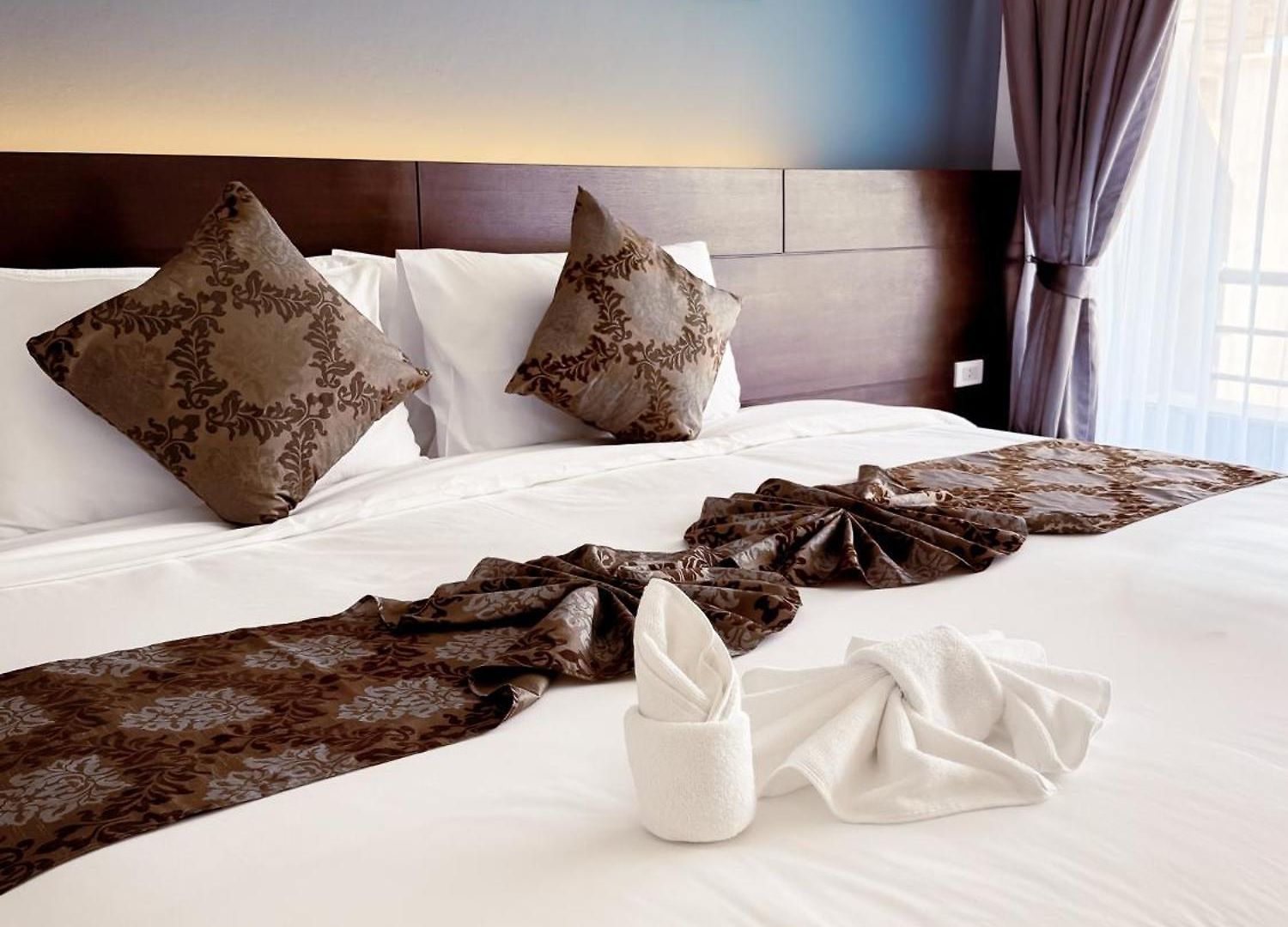 โรงแรม The 4*