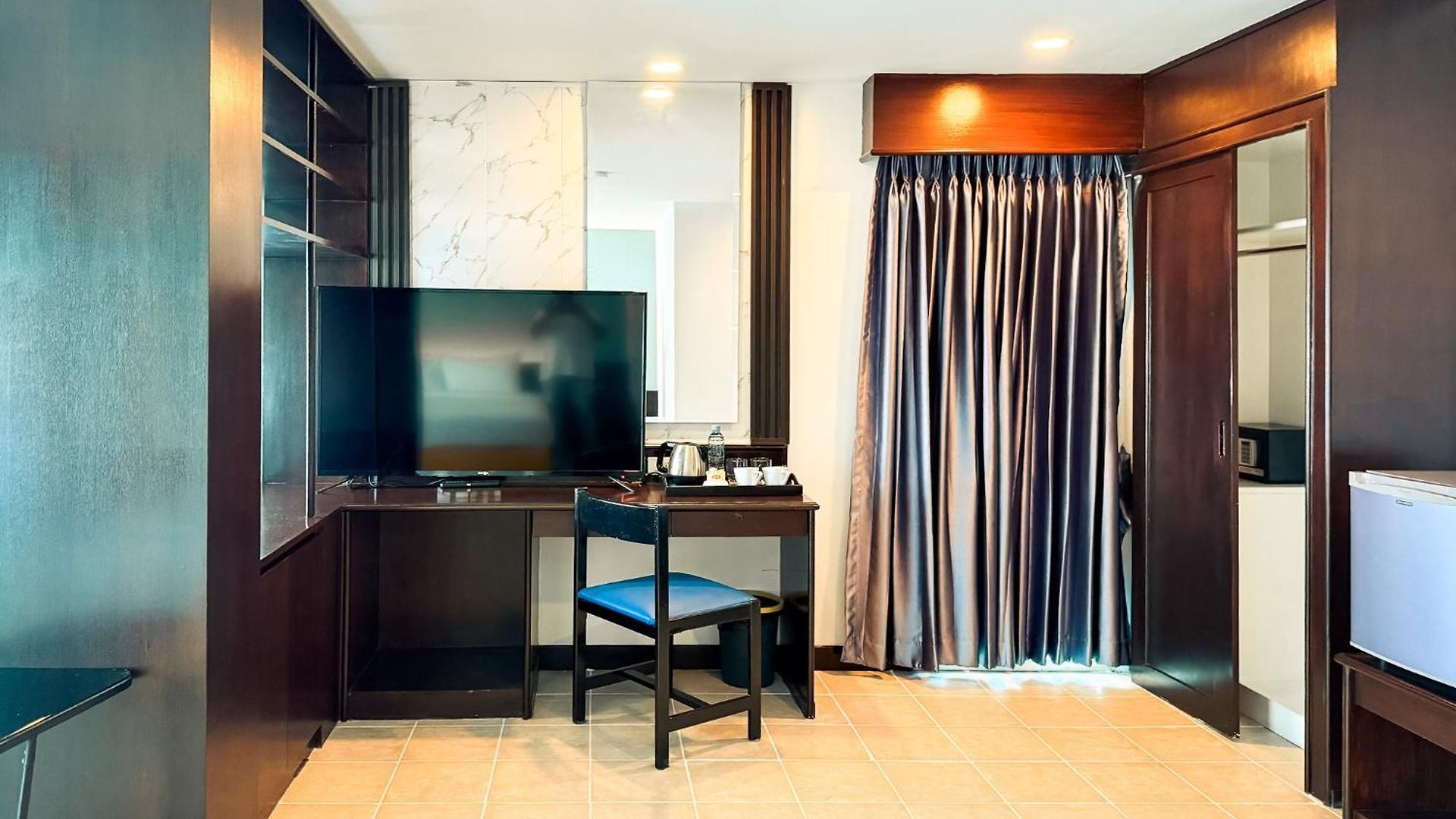 The โรงแรม 4*