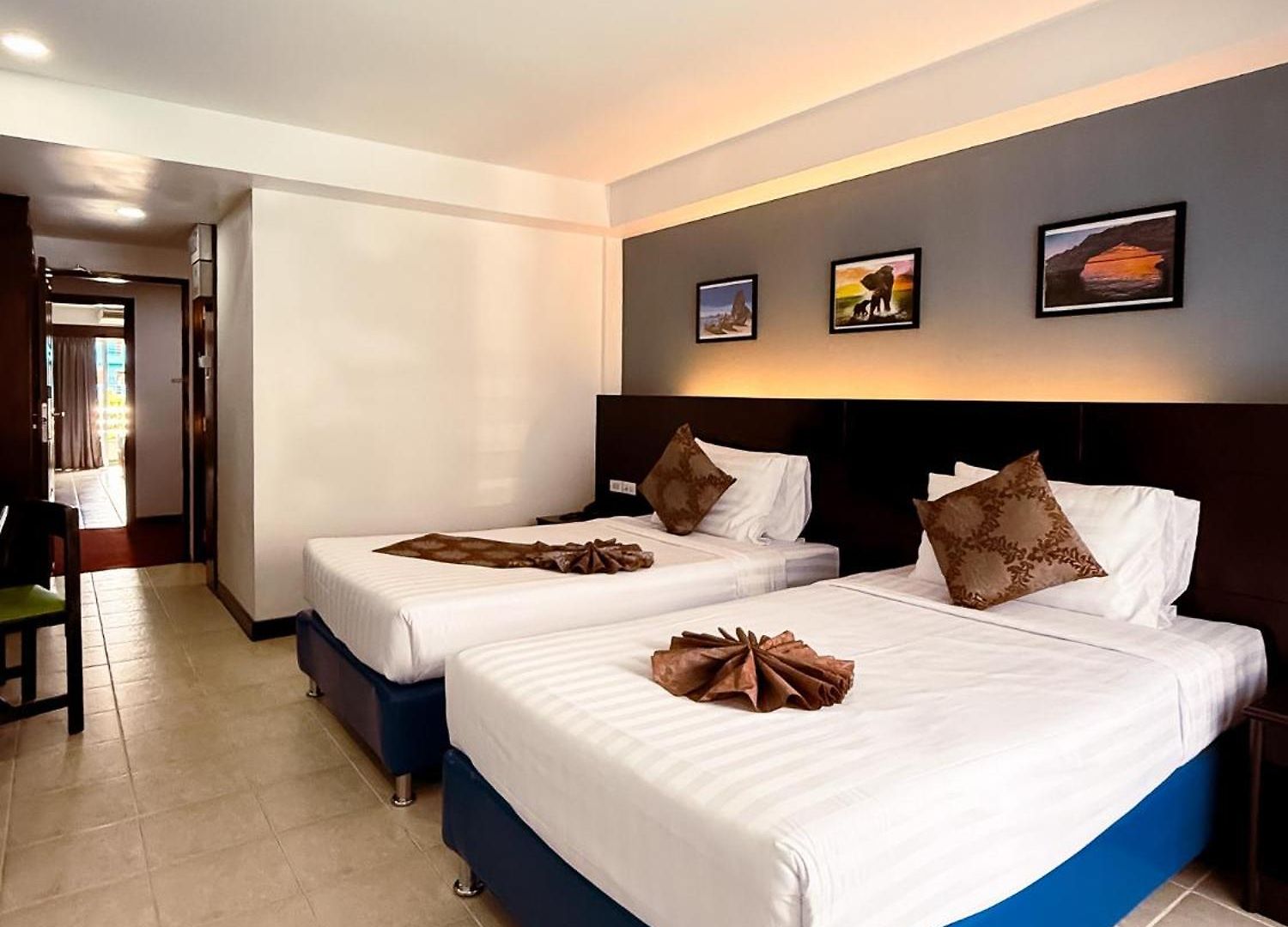 The โรงแรม 4*