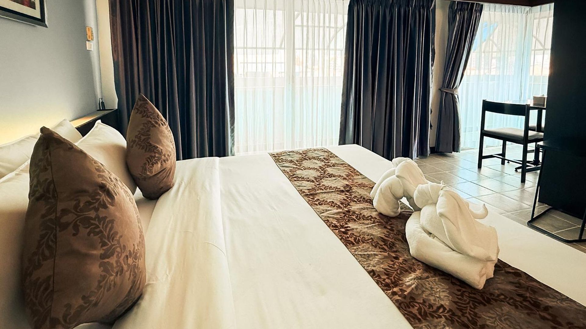 The โรงแรม 4*