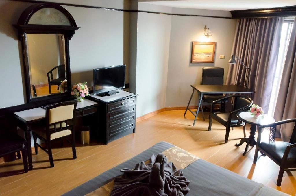 Hotel First Pacific & Convention 4*
