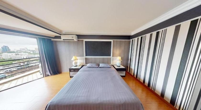 Hotel First Pacific & Convention 4*