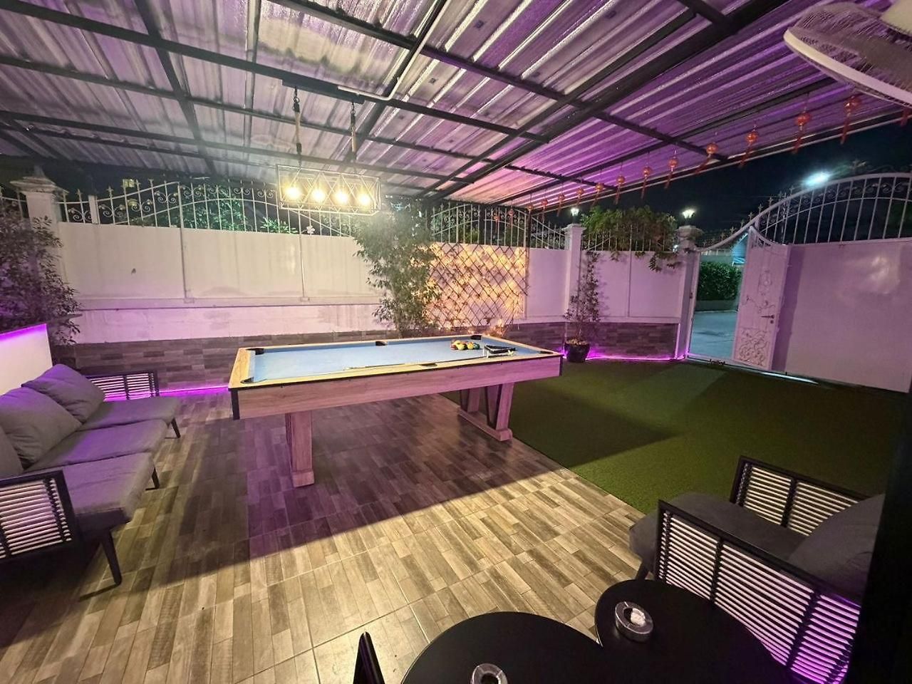Villa Fabulous 4 Bedroom 2km From Walking Street Pattaya