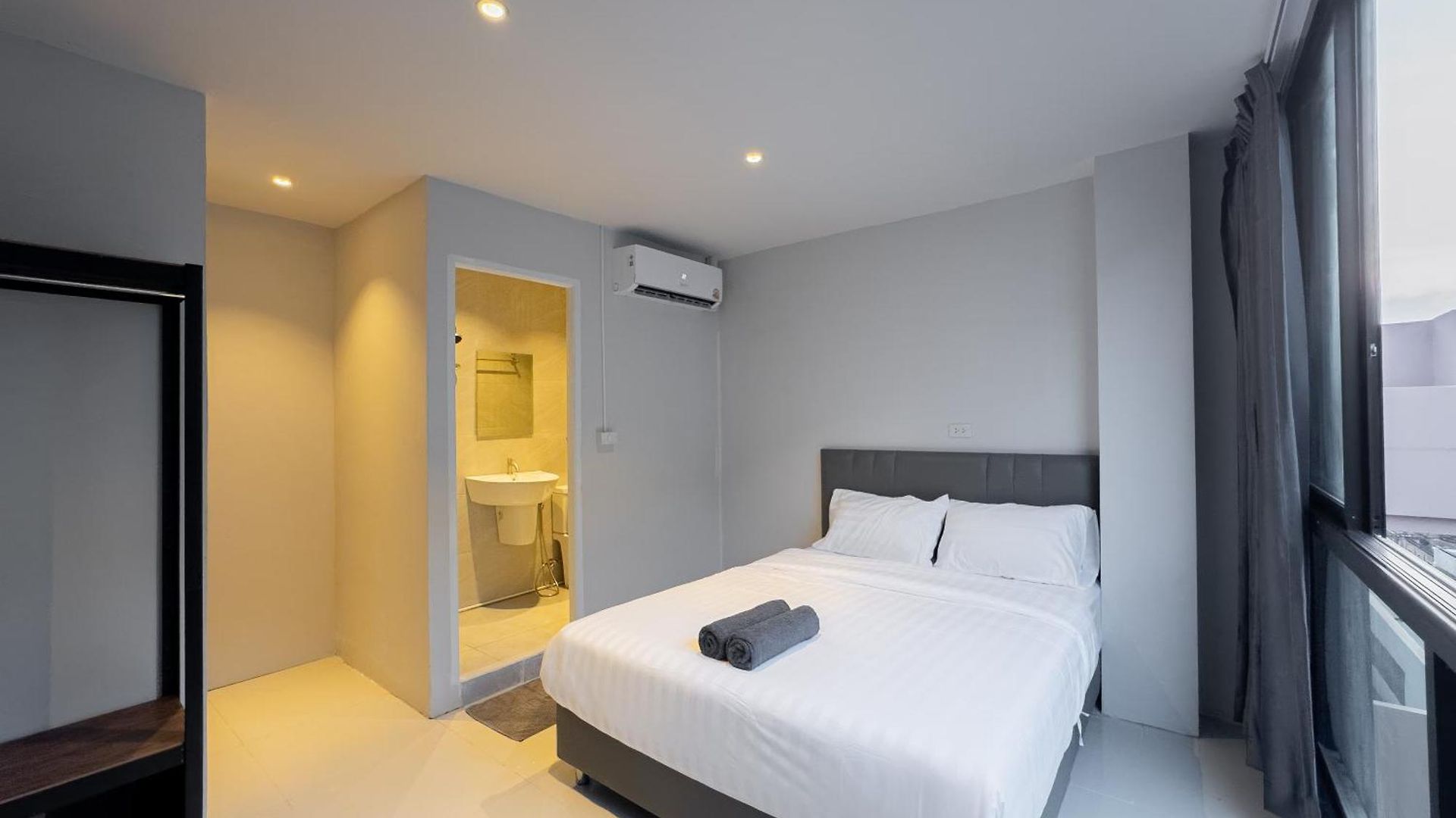 On The Six Pratamnak Aparthotel