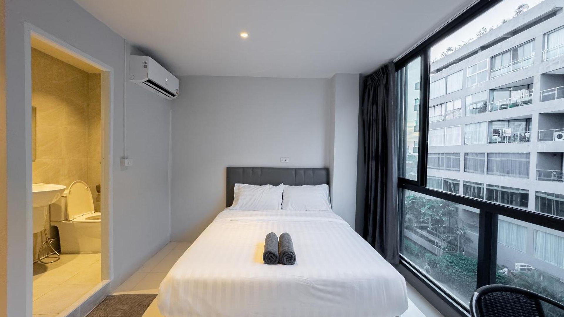 On The Six Pratamnak Aparthotel Pattaya